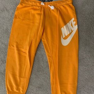 Nike Women’s Capri Sweatpants